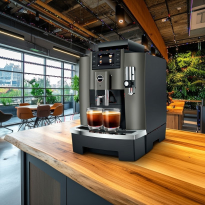 Machine à grain Jura W8 Dark Inox au bureau